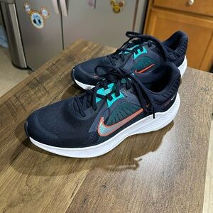 Nike Women’s blue and teal sneakers